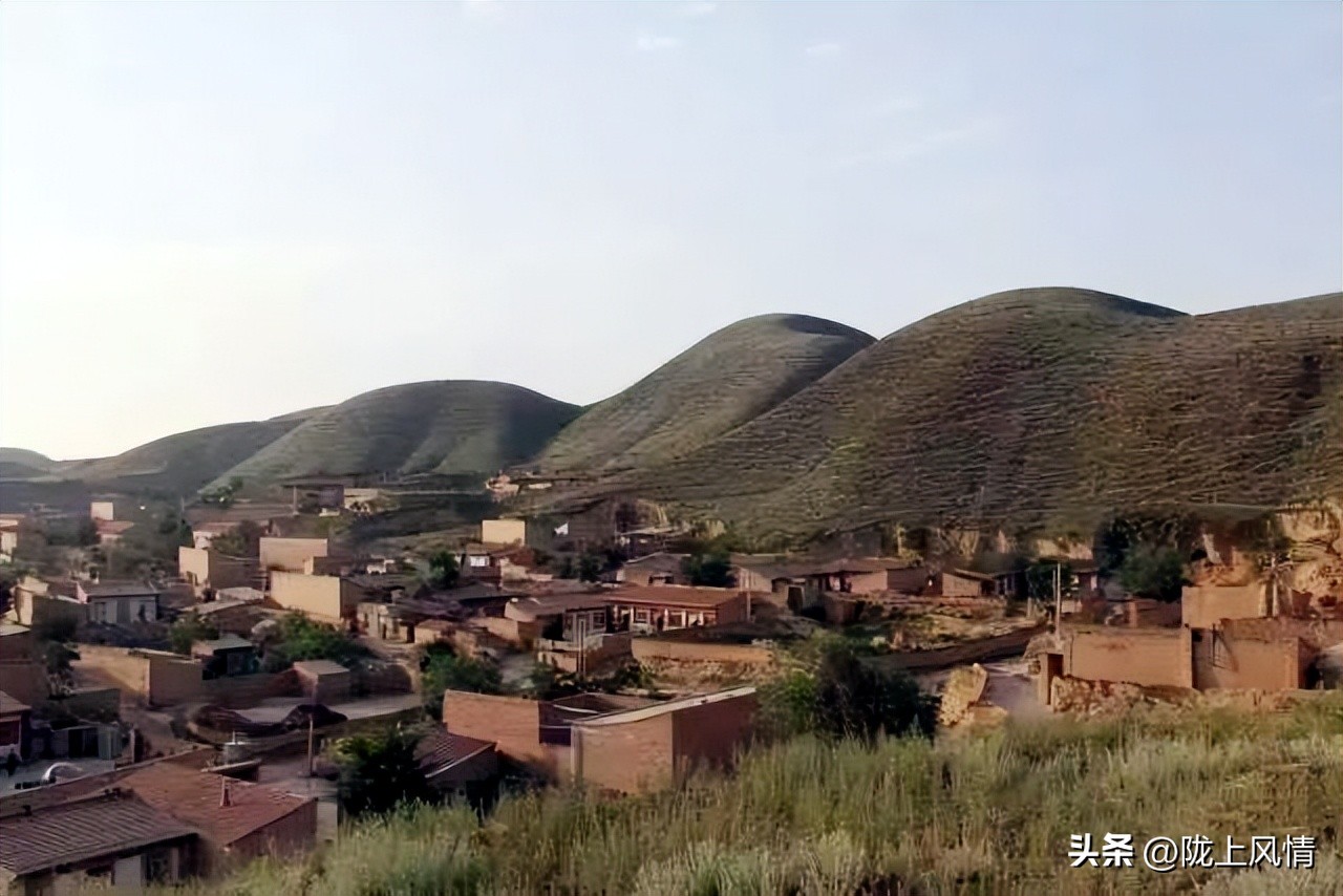 靖远高湾《三百户村村志》