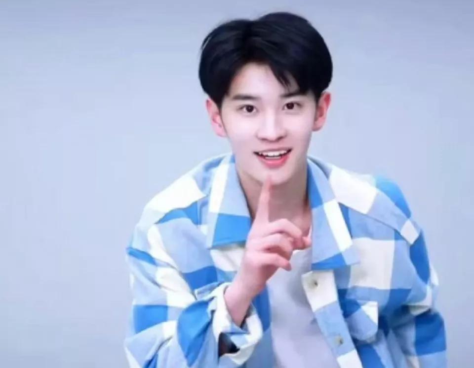 太牛了!今年一素人拿下三大艺校艺考第一名，网友:莫不是紫薇星?