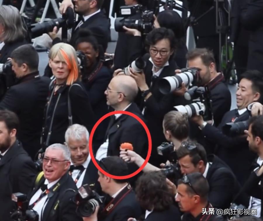 有人穿成玫瑰花，有人真空上阵，戛纳红毯走完了，谁尴尬一目了然