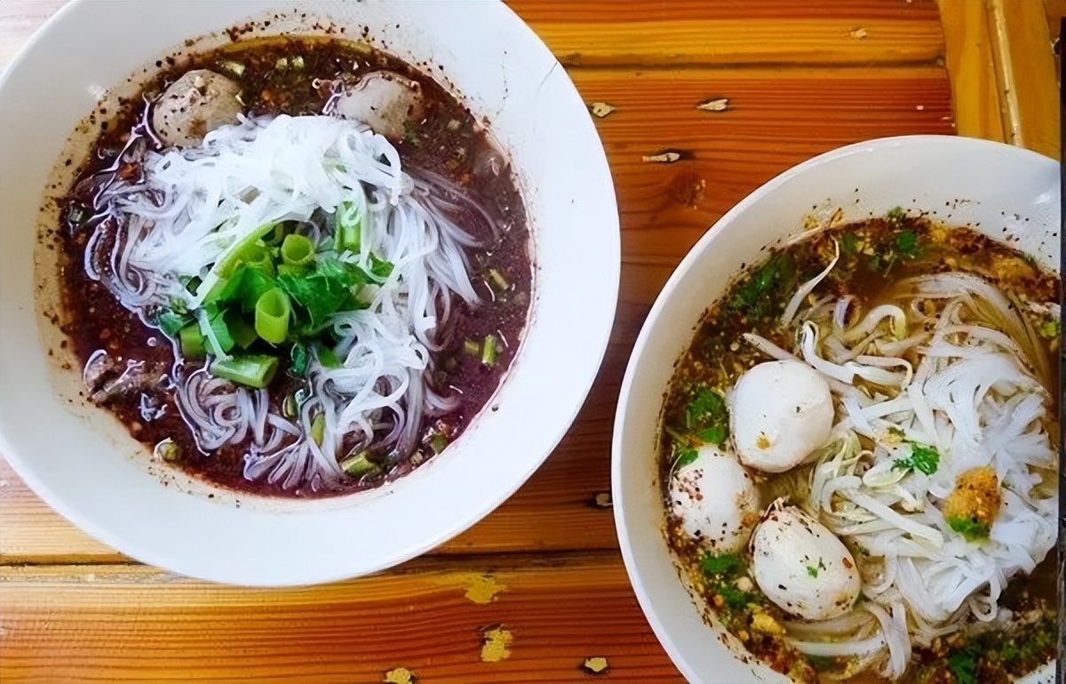 白富美找人给男朋友下了个假泰国降头，没想到当晚就被分手