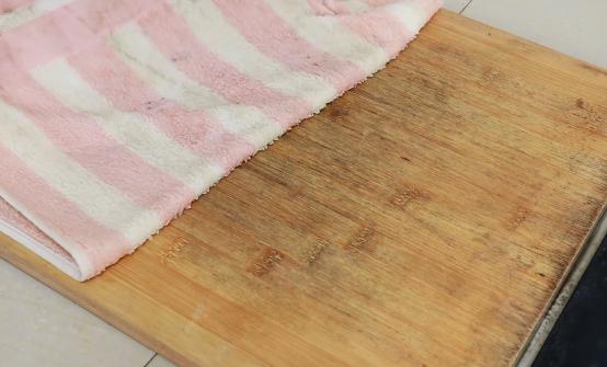 菜板发霉“黑乎乎”怎么办？教你正确的做法，立马干净如新