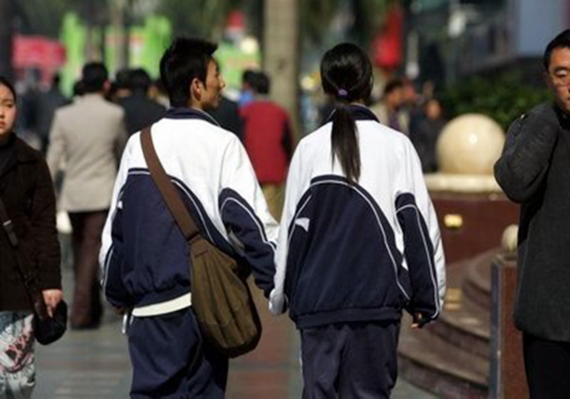 父母怎么处理青春期孩子早恋问题,面对青春期孩子早恋如何处理