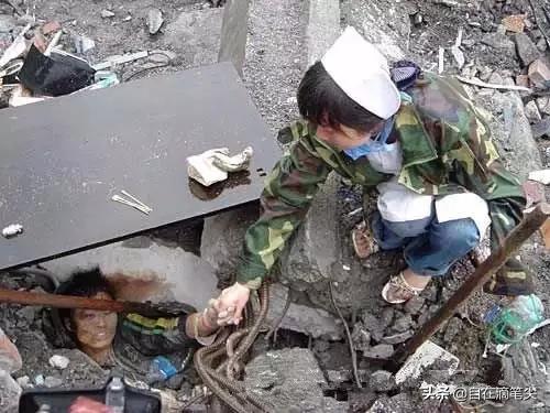 汶川地震15个感人瞬间,汶川地震14周年催人泪目的瞬间