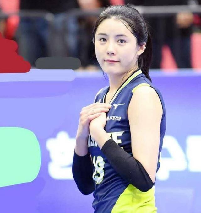 韩国排球女神李多英,韩国排球李多英绿色礼服采访