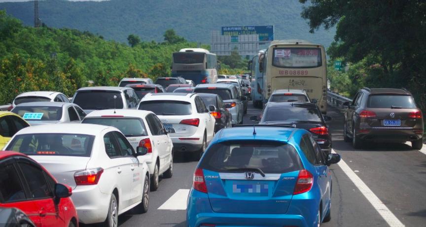 国庆玩什么？无论堵在高速或坐在高铁都可以来把永劫，不卡的那种