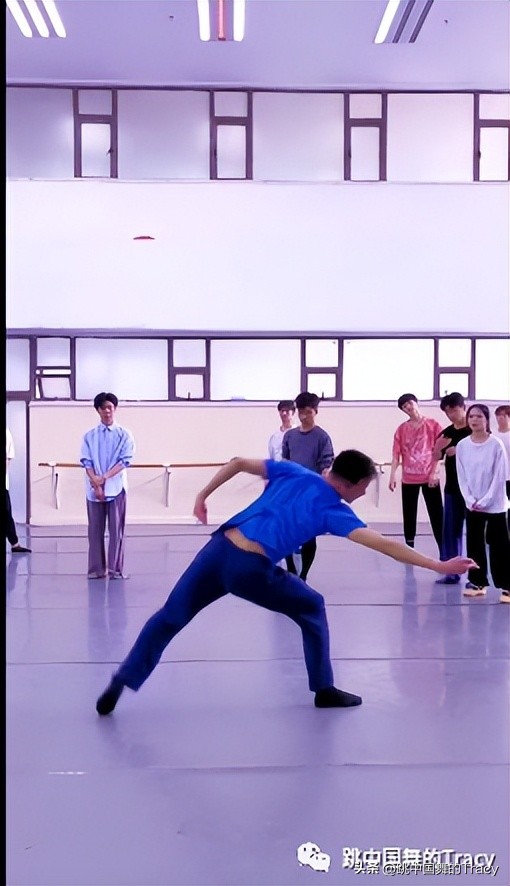 一个元素,跳一段小技巧,如夏日里的海风,拂面而过