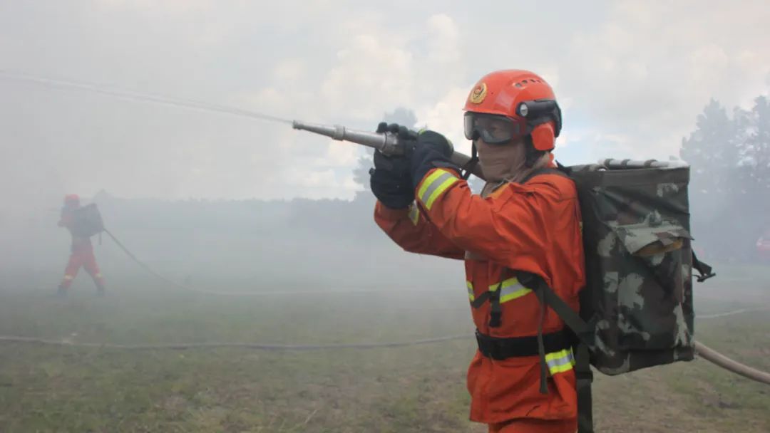 野外驻训体能训练,实战训练铸精兵真枪实弹练本领