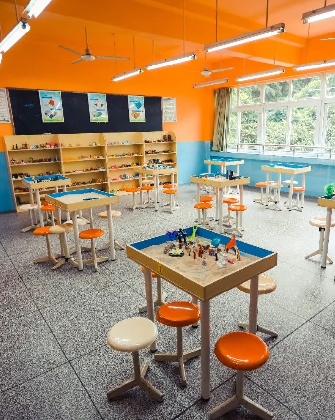 用“VR”视野，探校（三）！师大实外学生的心理健康，有保障！