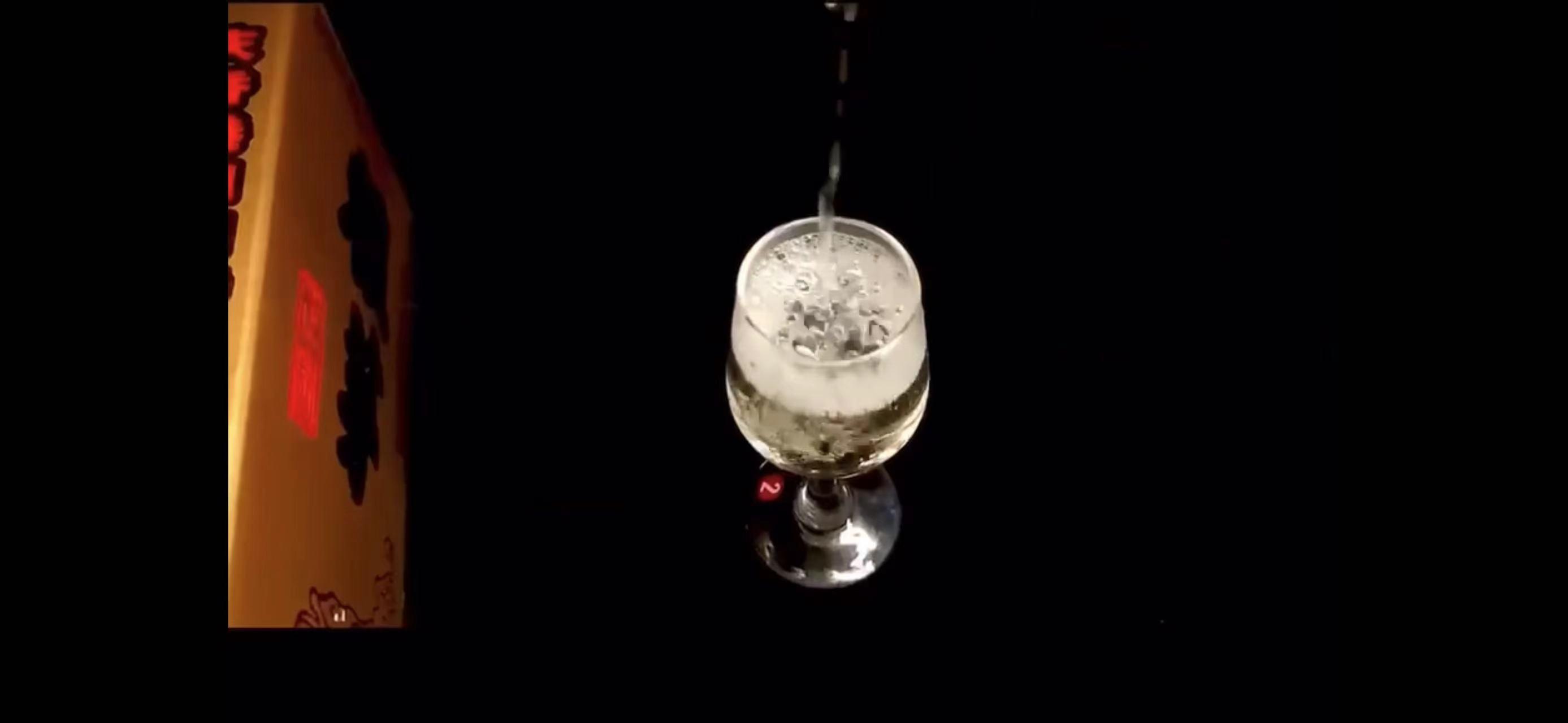 97年香港回归的赖茅2斤装卖多少钱,97赖茅香港回归纪念酒是否为假酒