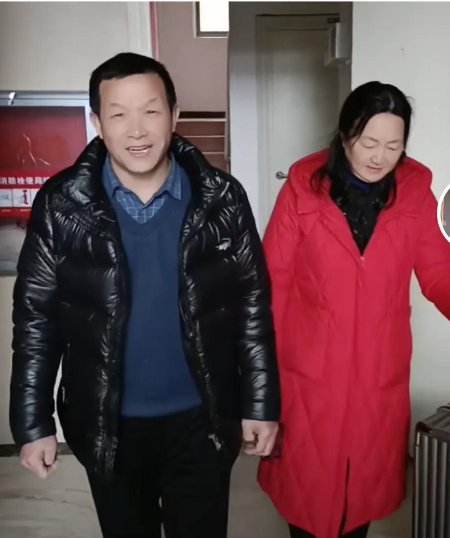 张玉环为新婚妻子送上礼物，项链精美别致，价格令人意外