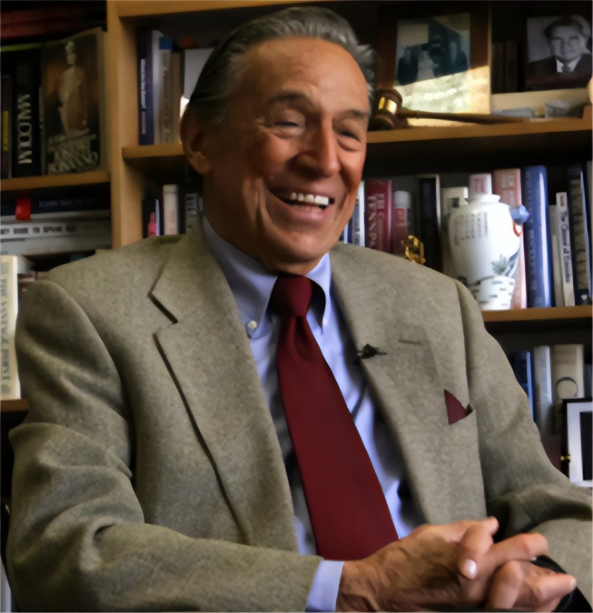 1986年，美国记者采访*小平邓**，看到他抽烟问道：能给我一支吗？