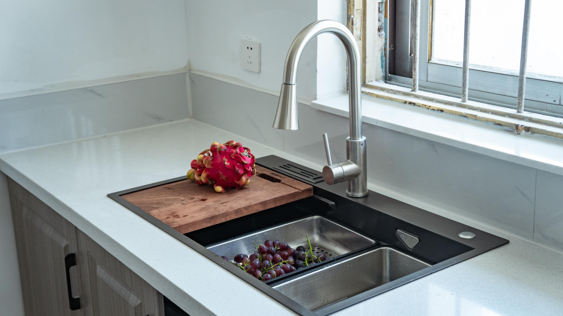 纳米水槽和不锈钢水槽哪个好,多功能大单槽水槽推荐