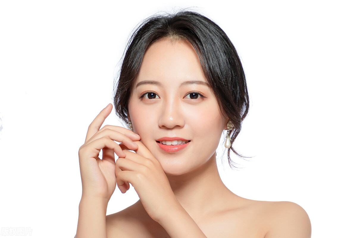 晒黑的皮肤吃什么药,晒黑的皮肤用什么擦才能白过来的