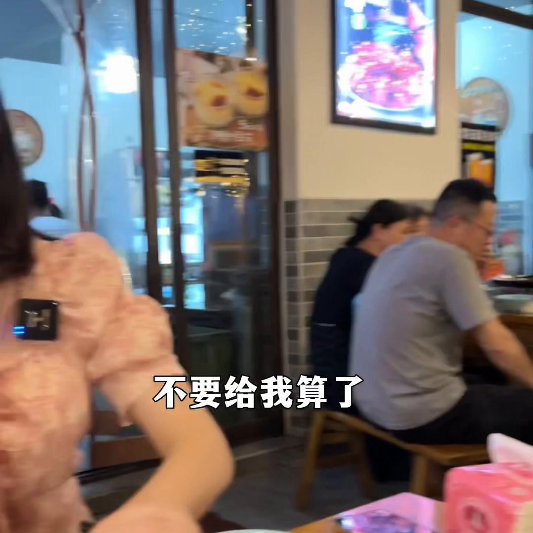 一个女人在偏僻的小巷子里，搞了几百万，怎么做到的？#探...