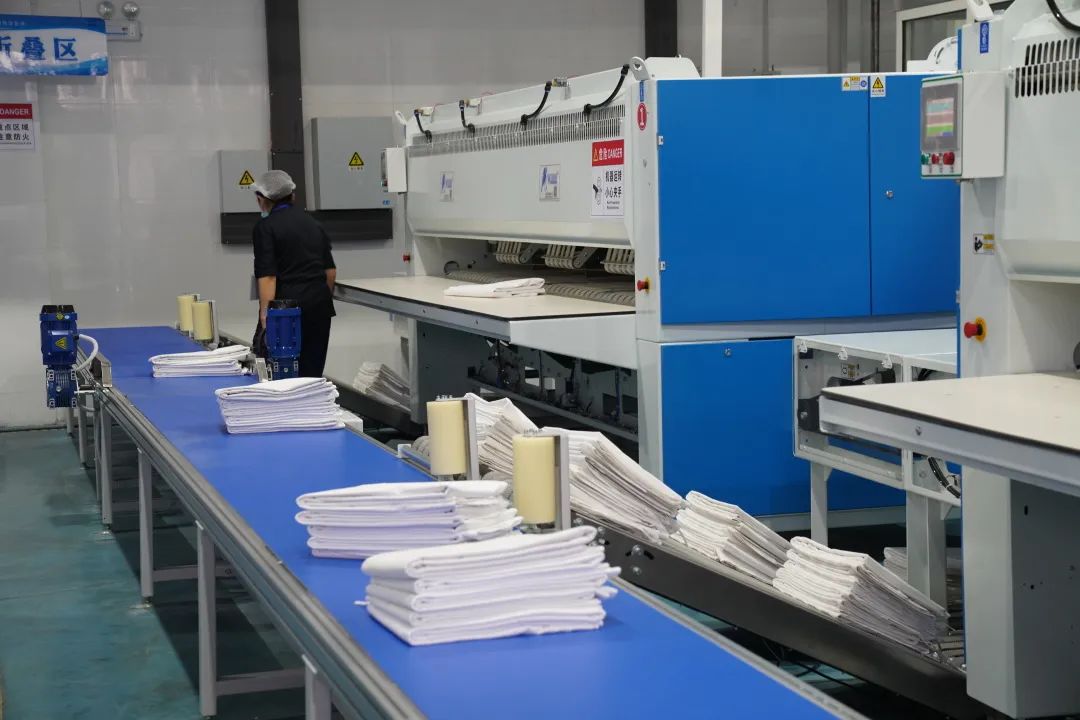 在这里，火车上的卧具天天都是大“洗”之日