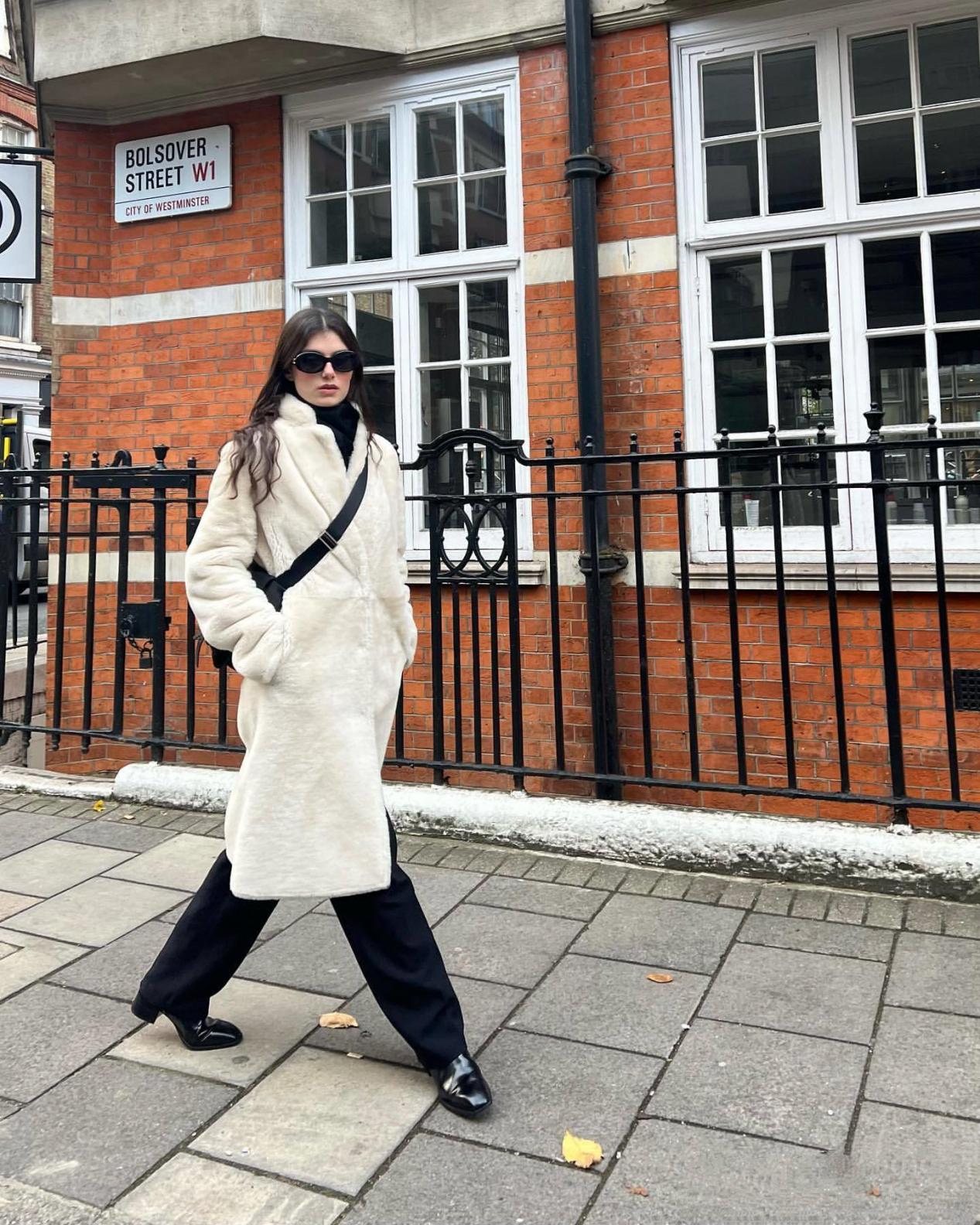 配色搭配高级感穿搭,冬季染头发颜色推荐显白显年轻