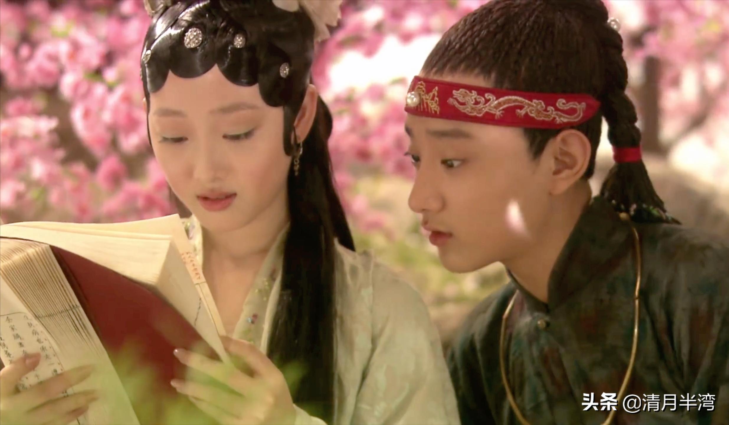 同样是演“宝黛读西厢”，87版美得像古画，新版怼脸怼嘴还怼胸？
