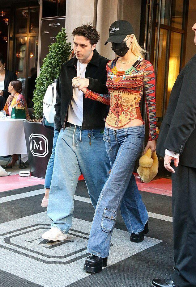 贝克汉姆与11岁女儿亲嘴庆生，23岁长子拥吻爱妻，醉酒丑态曝光