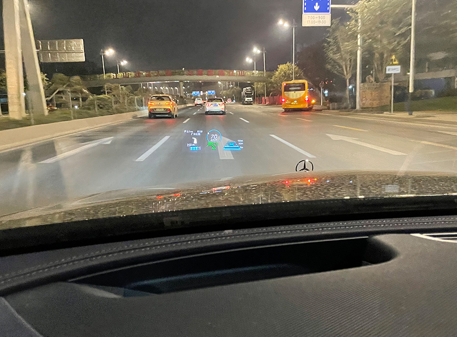 e300l奔驰2019款抬头显示效果,2020款奔驰e300lhud抬头显示