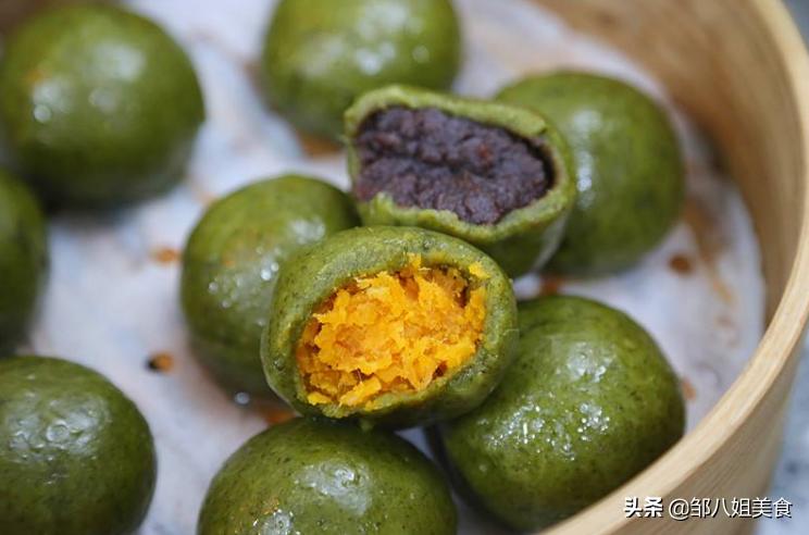 做熟的青团怎么操作呢,青团蒸出来发黑不绿怎么回事