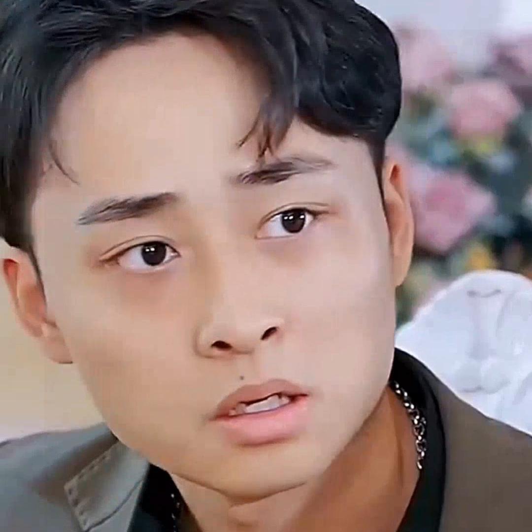 男人带着透视眼来参加拍卖会，花高价买个赝品#精彩片段分享