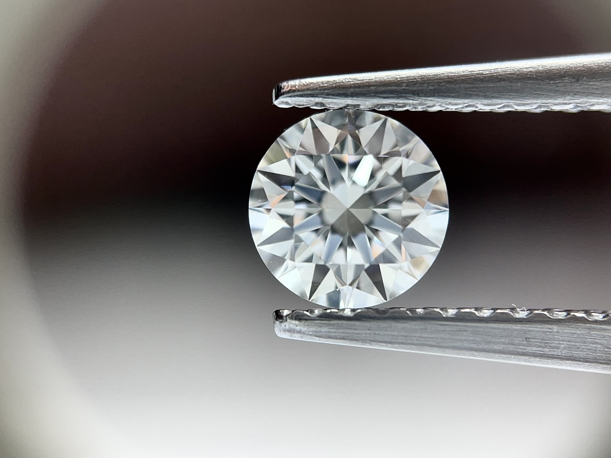 钻石的颜色戴久了会变吗，钻石会变色吗