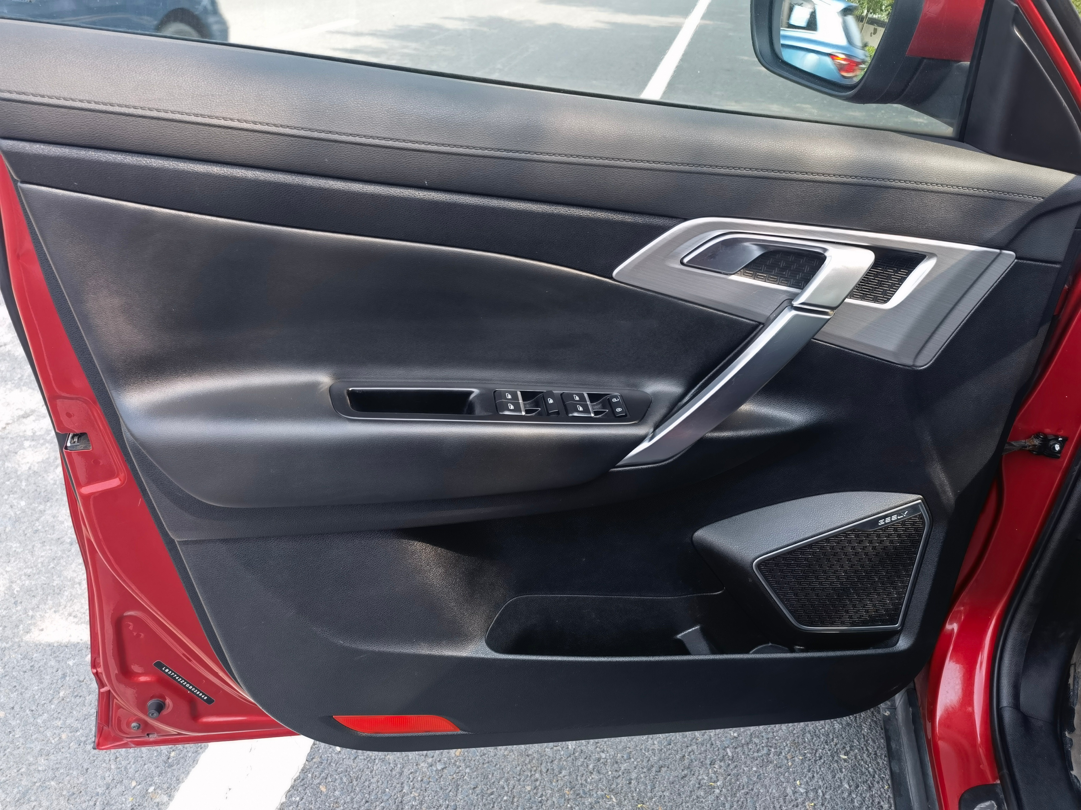 吉利5年多的轿车,5年吉利帝豪跑9万公里值多少钱