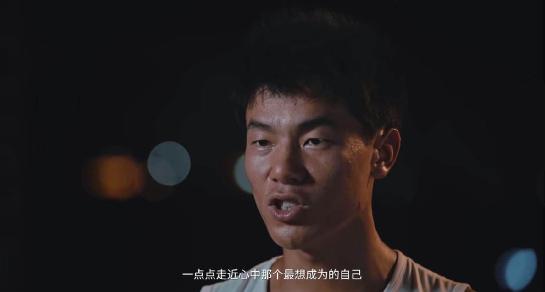 工地搬砖小哥钢管舞,搬砖农民工钢管舞