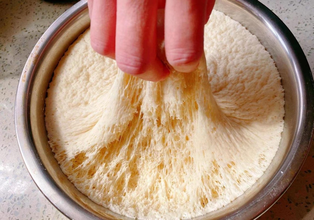 蒸馒头怎么判断面粉湿度,做馒头如何判断面团发酵好