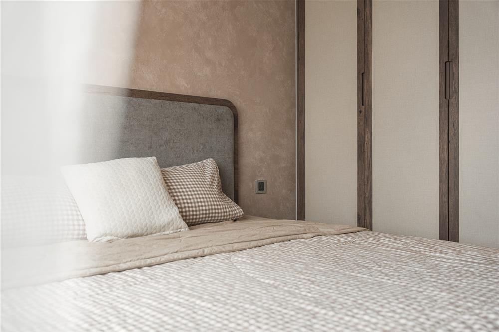 沙发不靠墙收纳柜,沙发收纳加电视背景墙收纳