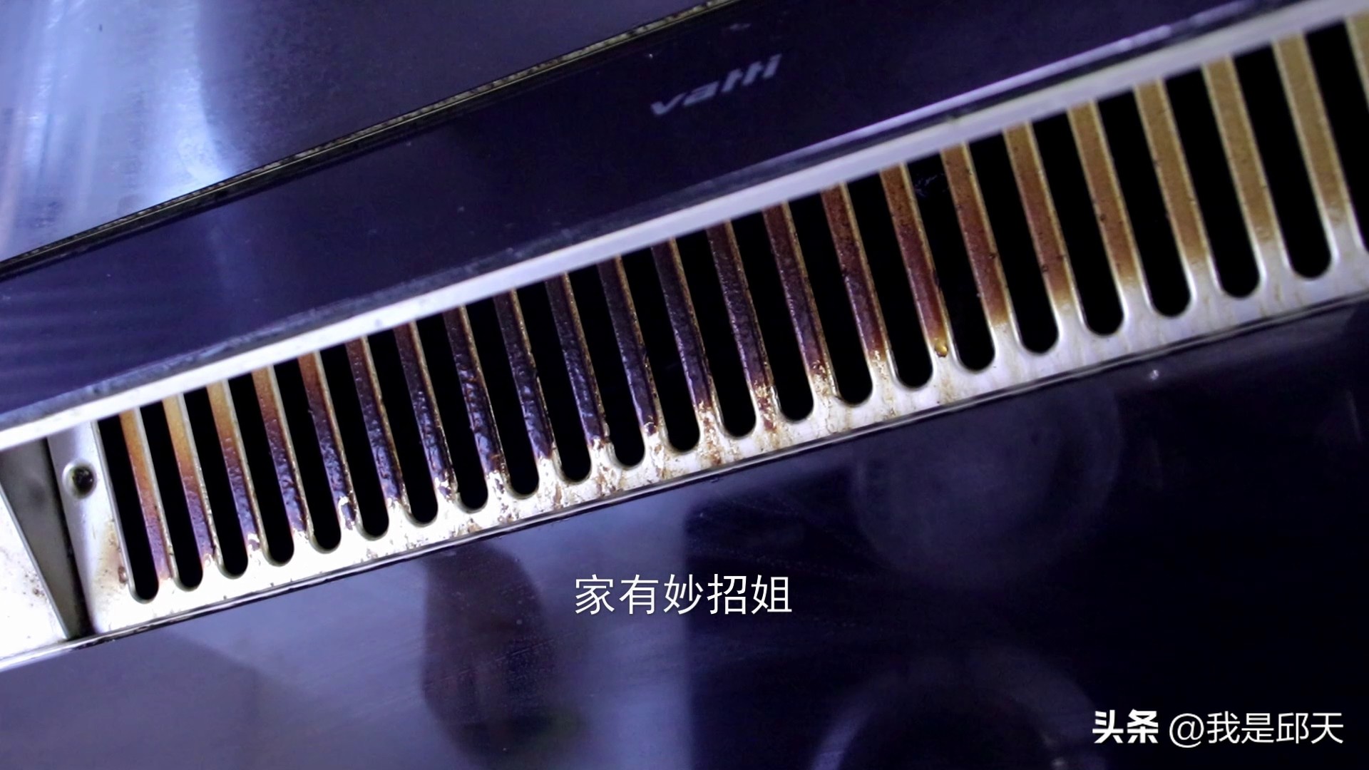 油烟机里的废油怎么处理扔掉,油烟机里的废油一般怎么处理