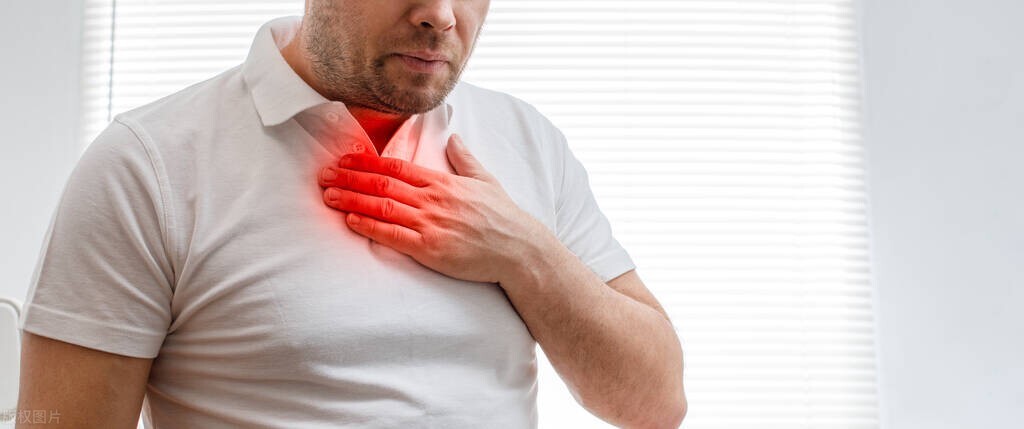 吃完饭胃老是咕嘟咕嘟响怎么回事,吃完饭肚子经常胀想打嗝