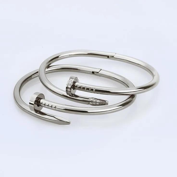 银手镯怎么戴黑了,为啥银手镯越戴越黑