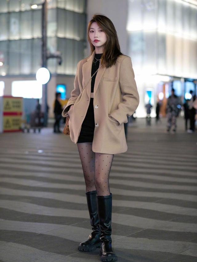 怎么穿黄菠萝袜丝袜才更好看,为什么你穿丝袜看着又土又假