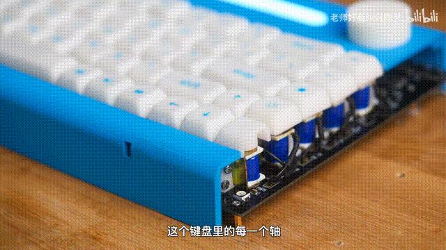 “鸽王”何同学喜提B站热搜第一，凭会自己打字的键盘一鸣惊人？