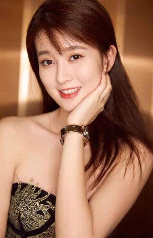 头大脸小的女生适合什么发型,头小尖脸大的女生适合什么发型