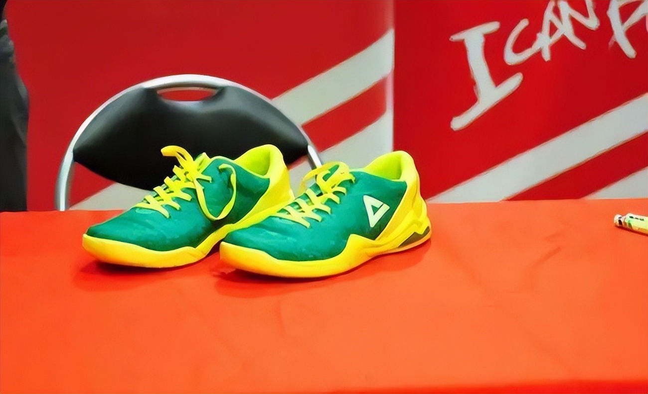 他才是匹克的良心代言人?一双签名鞋穿了六年!维金斯快学学吧