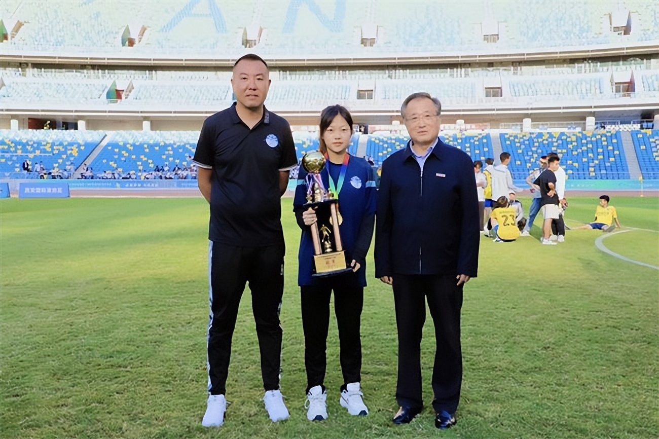 西安翻译学院崔智林校长,西安翻译学院崔智林是男是女