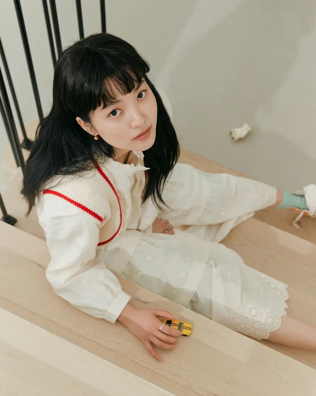 飘逸长裙与马卡龙色系，跟着金泰梨这样搭，轻松穿出文艺女孩