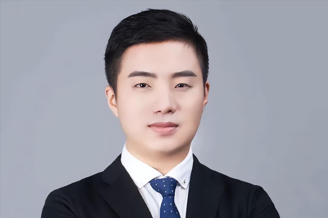 靠10平小店铺从月入5000到月入50000,靠十平米小店铺月挣10万