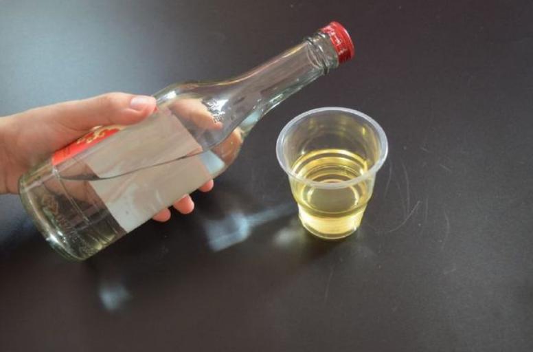 白酒里面加什么一喝就醉,纯粮酒添加植物油喝了会怎么样