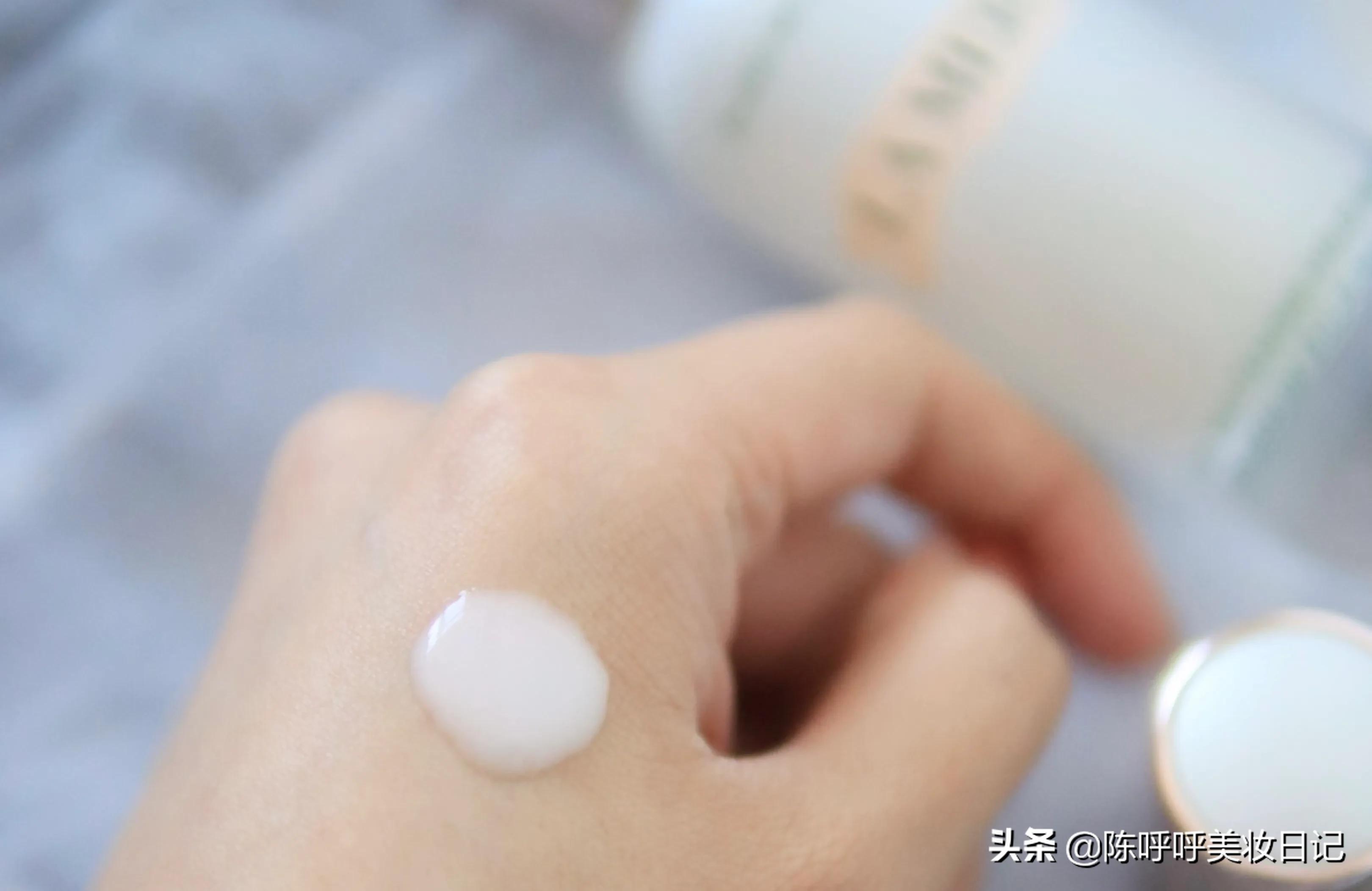 美白补水祛暗黄精华液,改善暗沉补水美白精华液推荐