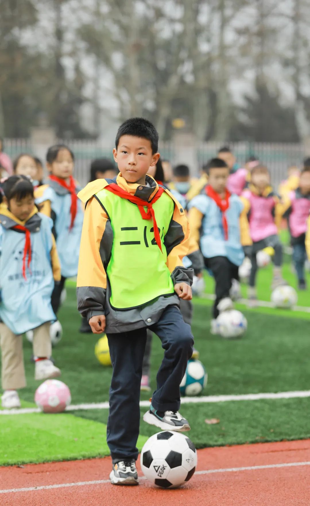 校园足球联赛拉开了帷幕,校园足球联赛圆满落下帷幕