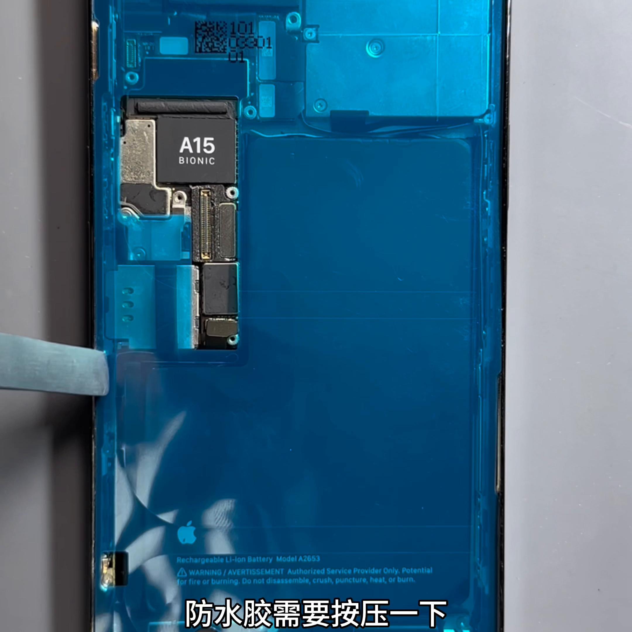 苹果手机进水屏幕失灵怎么办,手机进水屏幕出现竖条纹怎么解决