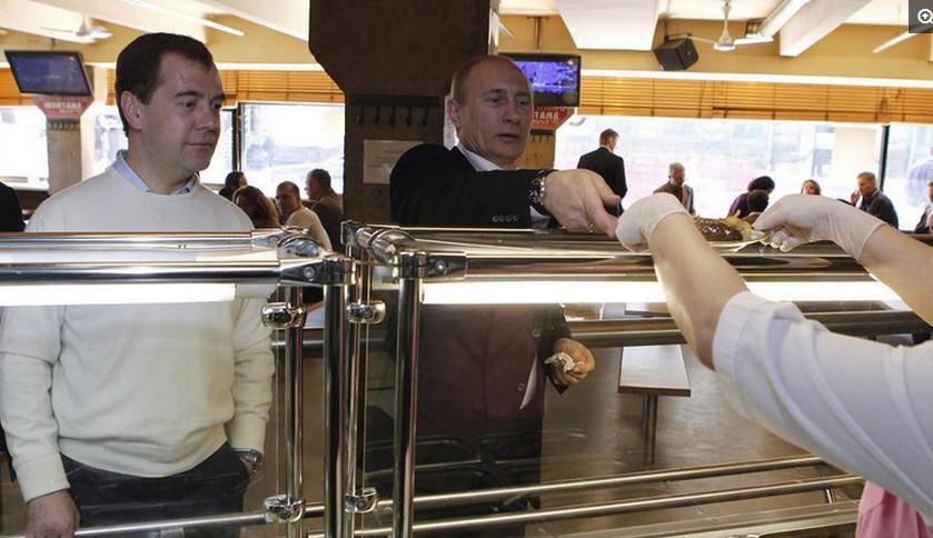 普京和他的前妻相濡以沫30年,普京的一日三餐曝光