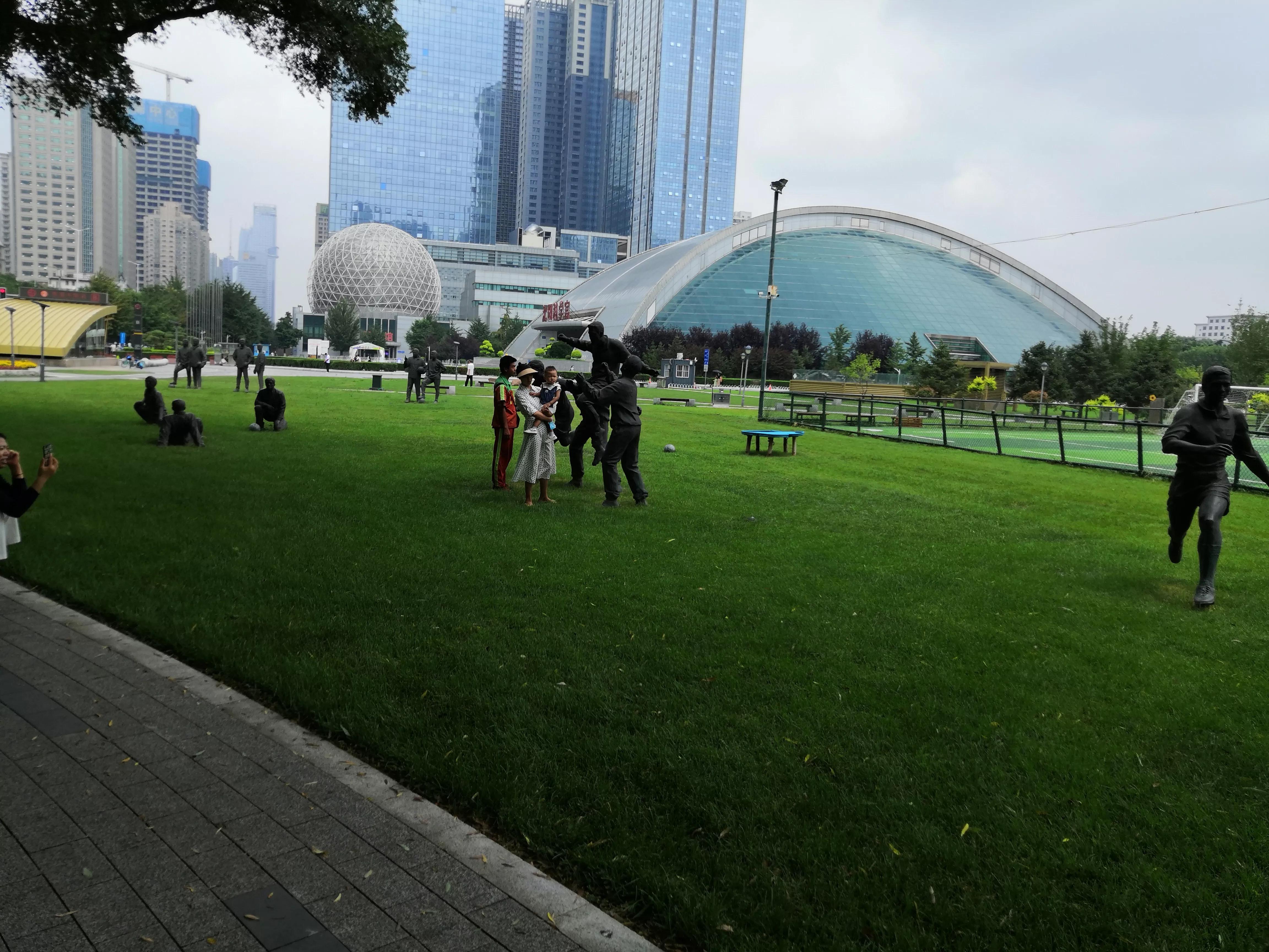 足球团队雕像,足球运动员的画像