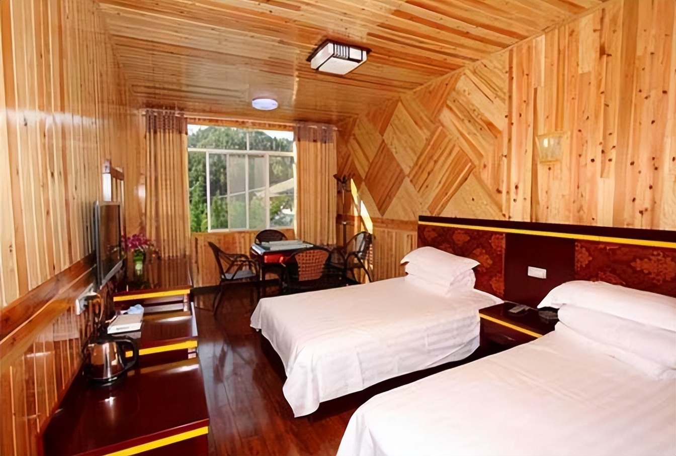 自驾游住经济实惠酒店攻略,自驾游怎么找到便宜的酒店