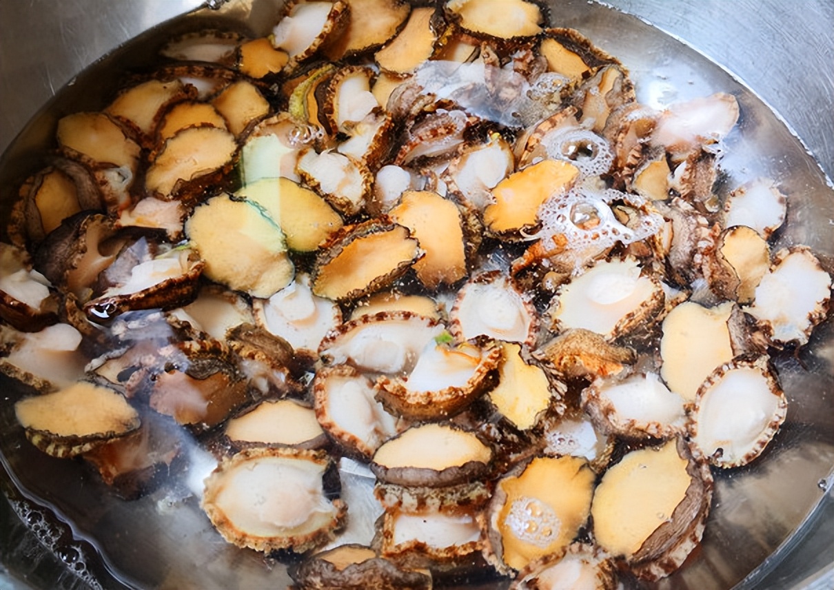 夏天，吃猪肉、牛肉不如吃鲍鱼肉，比鱼肉更鲜美，营养好吃不上火