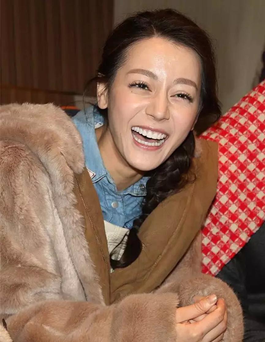 明星也逃不开的容貌焦虑：女星卸妆前后对比，自信的人才最美丽