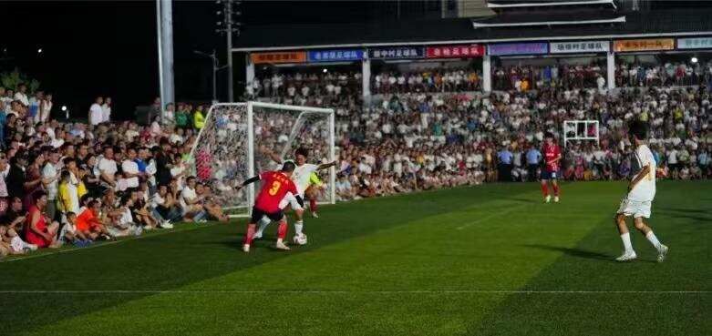 范志毅助威贵州村超足球之夜,辟谣足协干涉贵州村超